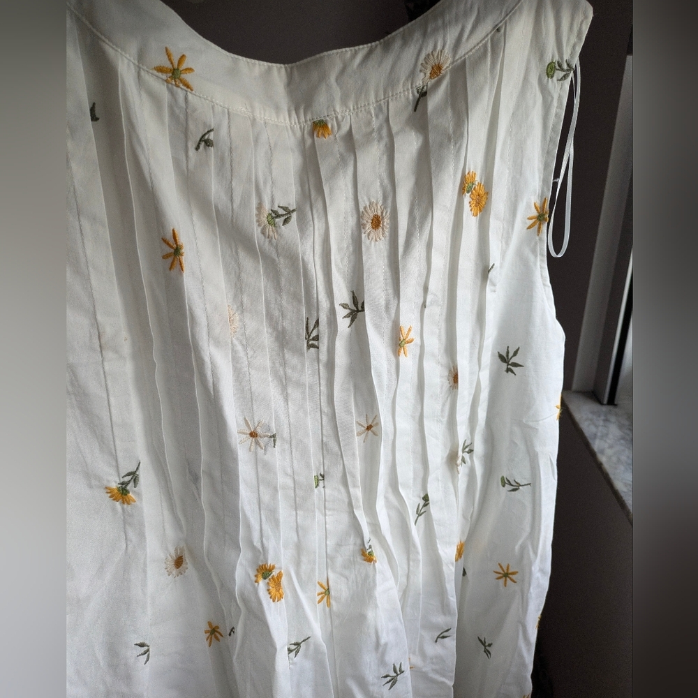 NWT Altar'd State Evie Floral Embroidered Romper - Picture 5 of 8